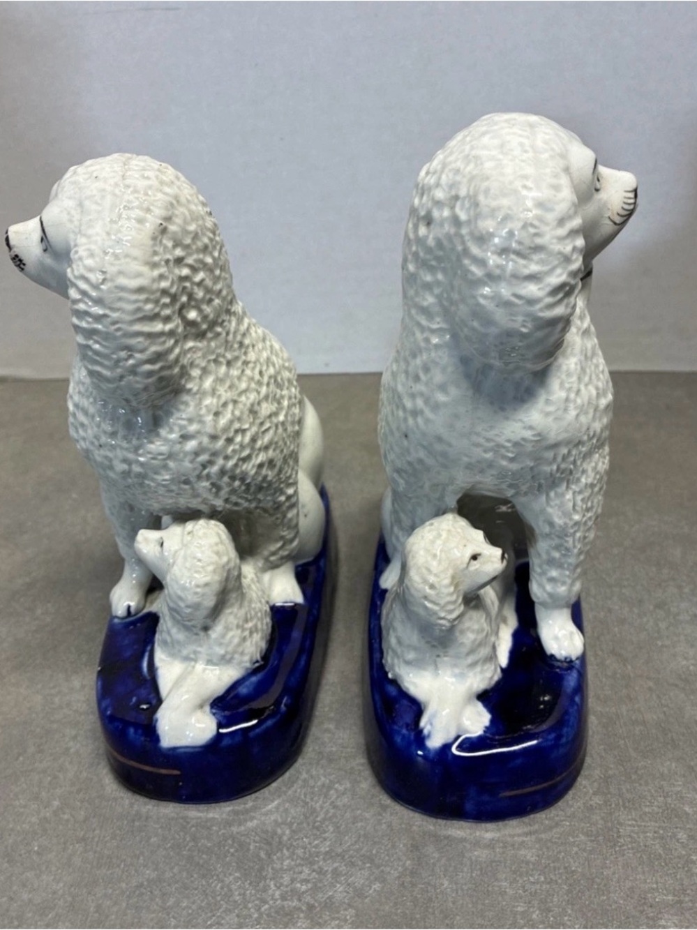 Pair Of Staffordshire 19 c. Poodle Mum With 2 Pups Cobalt Base Gilt Trim - Picture 13 of 16